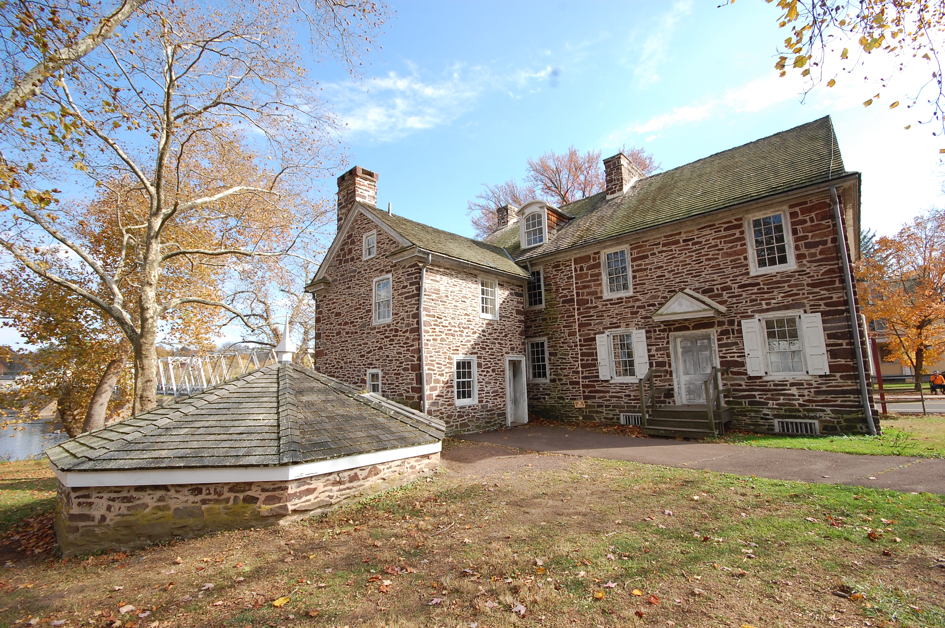 This image shows a historic stone home in Washington Crossing Historic Park.