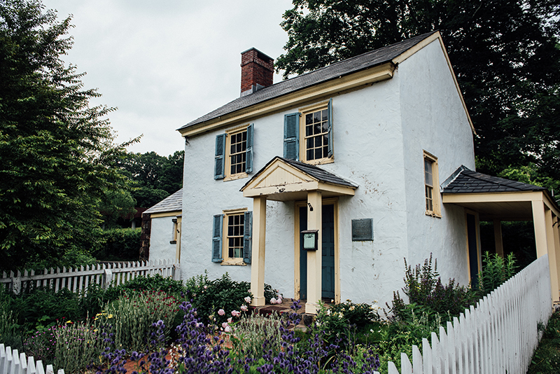 This image shows a small white house that is located in Washington Crossing park in New Jersey.